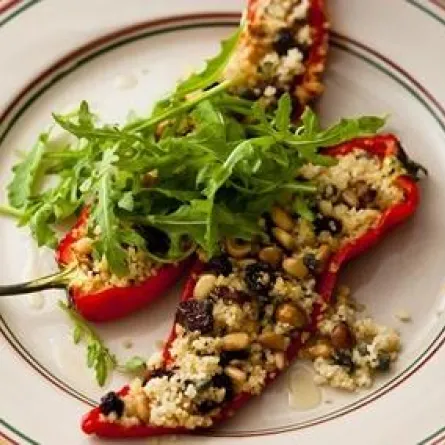 الفلفل الاحمر الحارّ بالمكسّرات