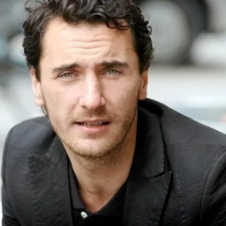 هذه هي قصة مصطفى نجم مسلسل "فاطمة"