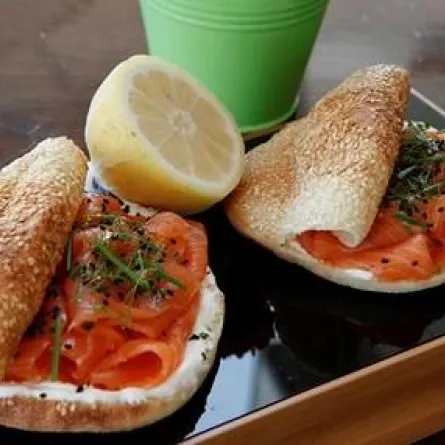 كيف تحضّرين كعكة السلمون المدخّن؟