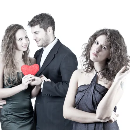 كيف تتعاملين مع شائعات عن خيانة زوجك؟