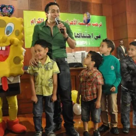 نجوم مصر يحتفلون بيوم اليتيم