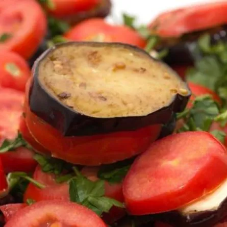 سلطة الباذنجان والبندورة:خفيفة ومغذّية