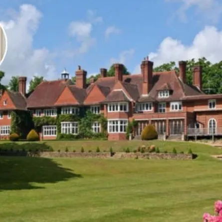 تجوّلي داخل قصر "أديل"