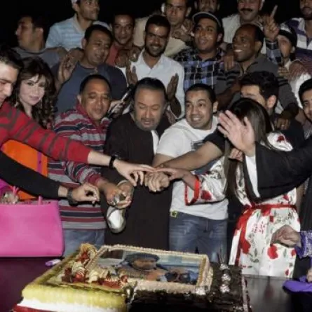 مي سليم تغني لنور الشريف في عيد ميلاده