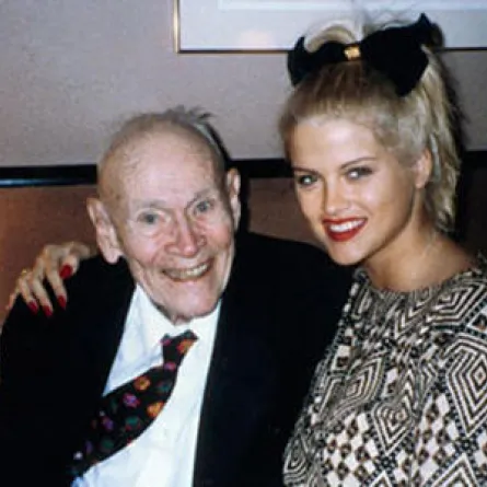 طفلة Anna Nicole Smith مليونيرة في ليلة وضحاها