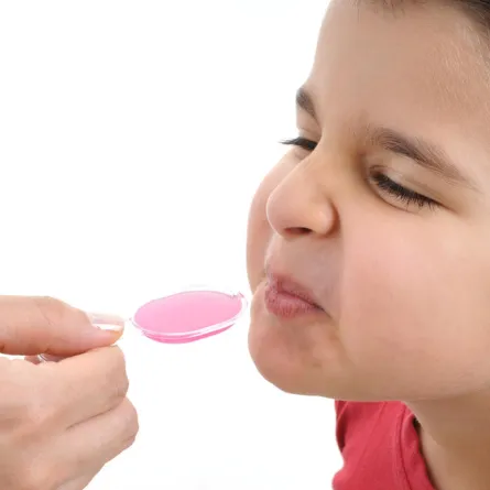 هل تجدين صعوبة في إعطاء طفلك الدواء؟