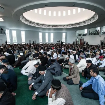 لأوّل مرّة قناة بريطانية تبث آذان الفجر يومياً في رمضان