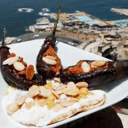 فتّة الباذنجان مع صلصة اللحم