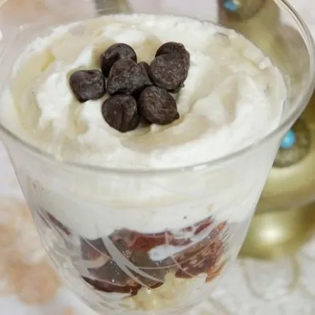 حلوى القمح مع الفواكه والشوكولاتة بالكريما