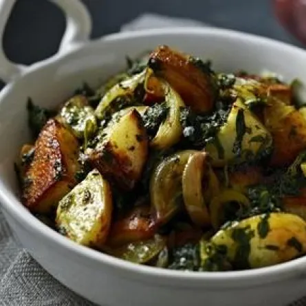 السبانخ والبطاطس على الطريقة الهندية