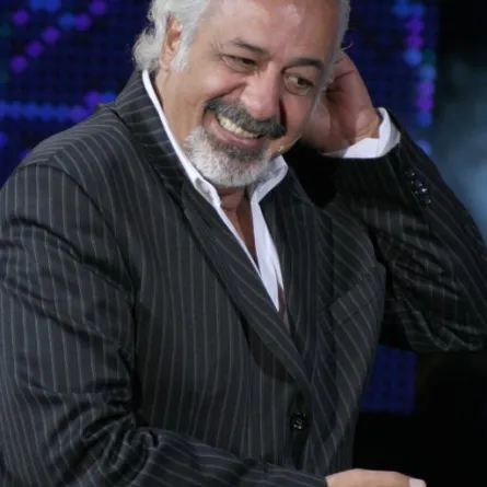 بالصور:أيمن زيدان ينشر صورة نادرة حين كان طفلاً