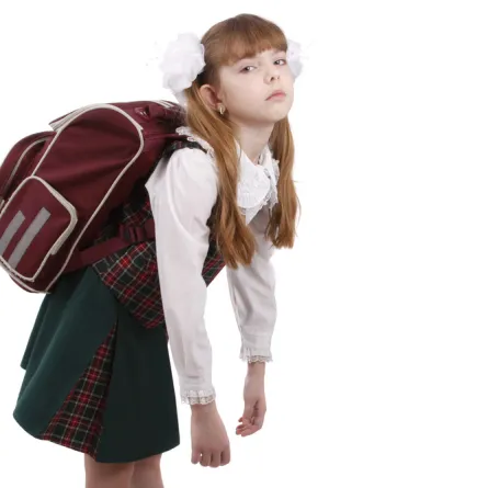 6 نصائح لحماية ظهر ابنك من وزن حقيبة المدرسة!