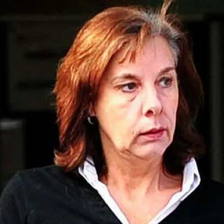 بريطانية تسرق 900 حقيبة