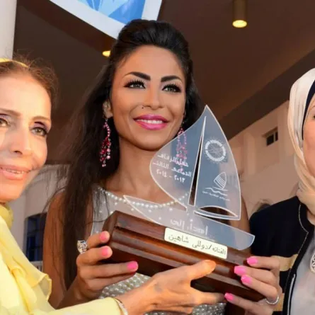 دوللي شاهين تغني لـ 70 عروساً وتفوز بلقب سندريللا لبنان