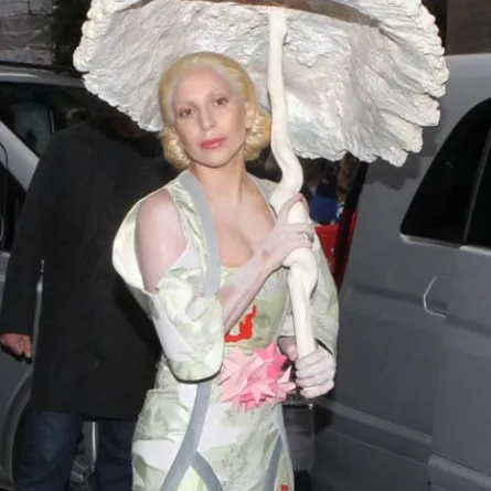 Lady Gaga سيدة Glamour لهذا العام