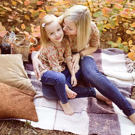 علمي ابنتك خلق الحياء دون خجل