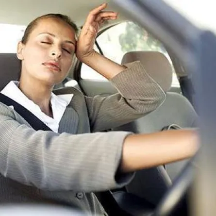 تطوير جهاز لتنبيه سائقي السيارات النائمين