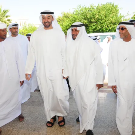 محمد بن زايد يحضر مأدبة غداء أقامها النخيرة الشامسي 