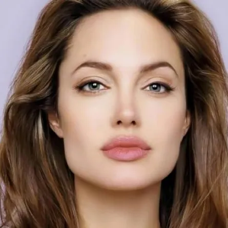 Angelina Jolie تصاب بانهيار عصبي