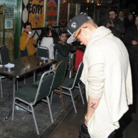 جاستن بيبر يحتفل بعيد ميلاده في مطعم لبناني