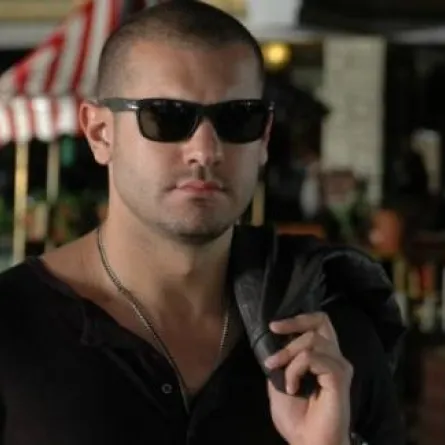 عمرو يوسف يعيش في عصر السبعينات مع منة شلي