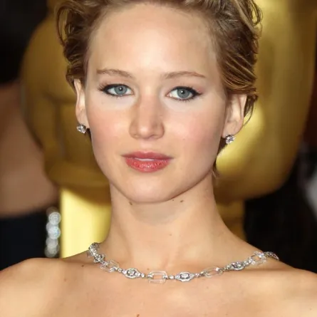 بالفيديو: لعنة السقوط في الأوسكار ترافق جينيفر لورانس