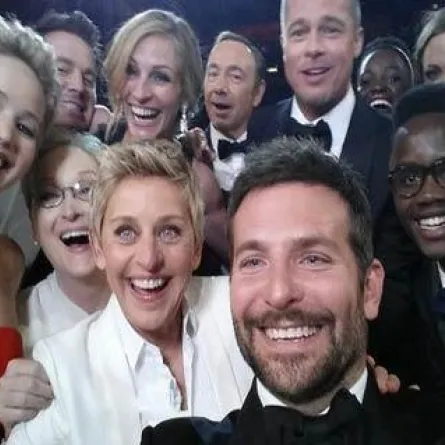 بيتزا في الأوسكار وإيلين ديجينيريس تجمع النقود