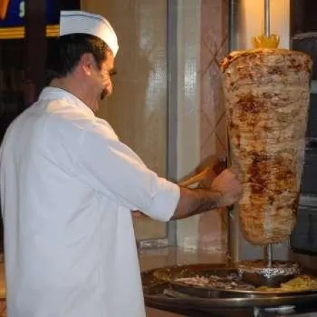 مهندس شاورما فقط في السعودية!