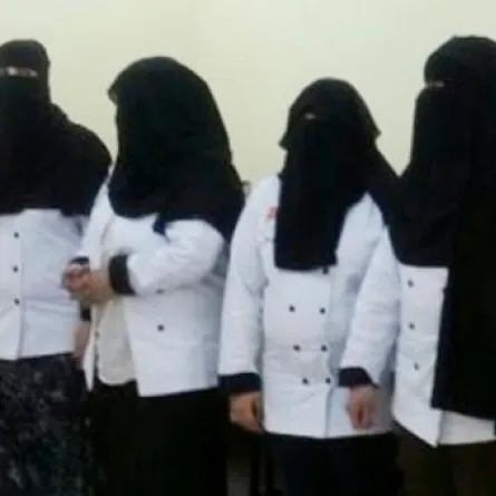 30 طبَّاخة وعاملة سعوديَّة في أول مطعم نسائيّ بتبوك