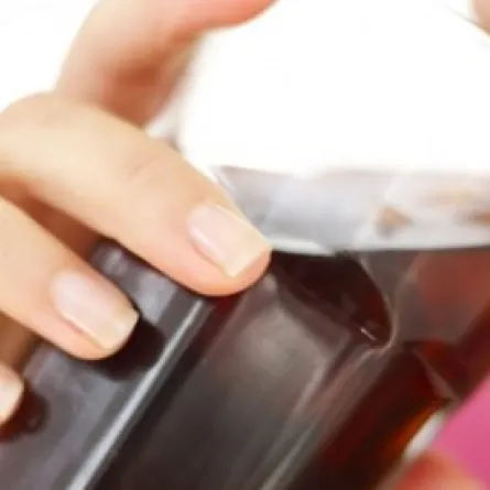 المشروبات الغازيَّة تسبب عسر الهضم في رمضان