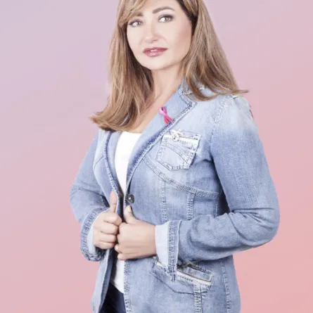 "سيدتي" تجمع ليلى علوي بمريضة بسرطان الثدي