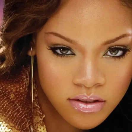 RIHANA ممثلة رسمية لـ VIVA GALM وتساعد مرضى الإيدز