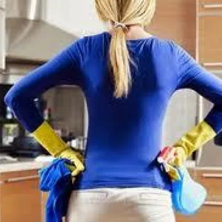 طلقها بسبب هوسها بالنظافة ويطالب بتعويض مادي