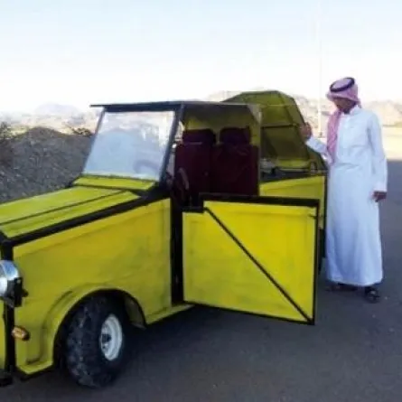 رجل أعمال يشتري سيّارة مكافأة لطالب سعوديّ!