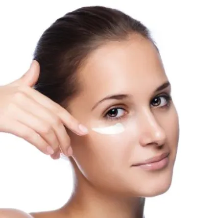 كيف تضعين كريم محيط العينين؟