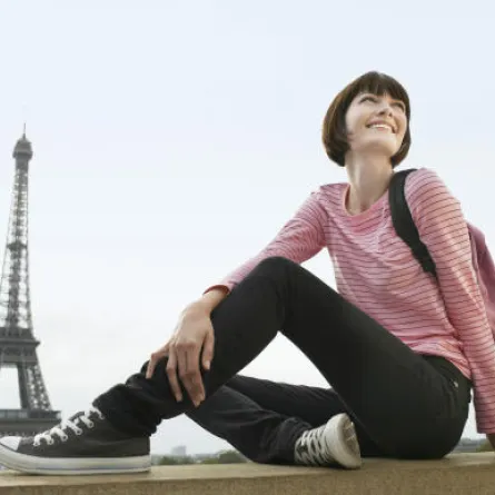 فرنسا تلغي قانون منع السيدات ارتداء السراويل!