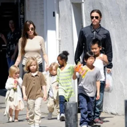 براد بيت وأنجلينا جولي قد يتبنيان طفلاً صينياً