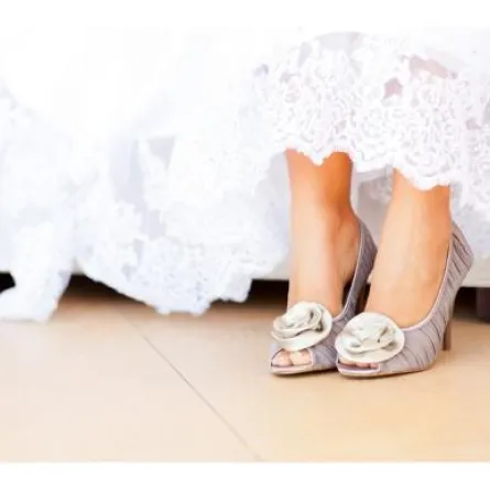أي حذاء لليلة زفافك؟
