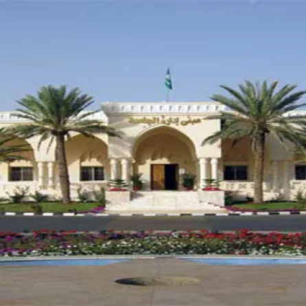 مصعد يحتجز 3 طالبات ويرعبهنّ في جامعة الطائف