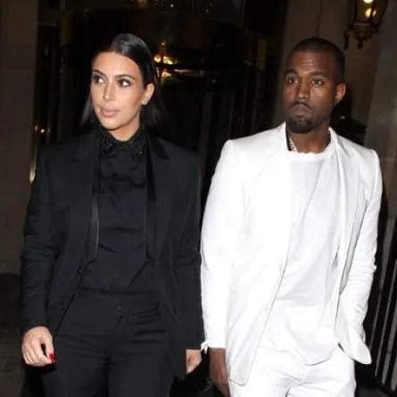 كيم وكانييه بالأبيض والأسود في عرض جيفينشي