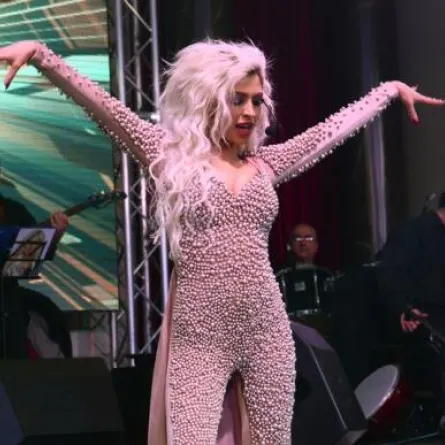 نايا تغني بـ "jumpsuit" من تصميمها