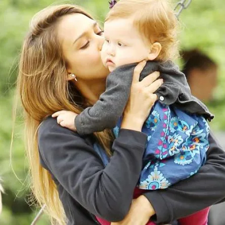 وردة و تفاحة وحياة ....هكذا يسمي المشاهير أطفالهم 