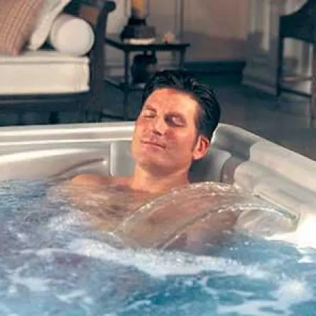 أزعجه وهو يستحم فقتله!