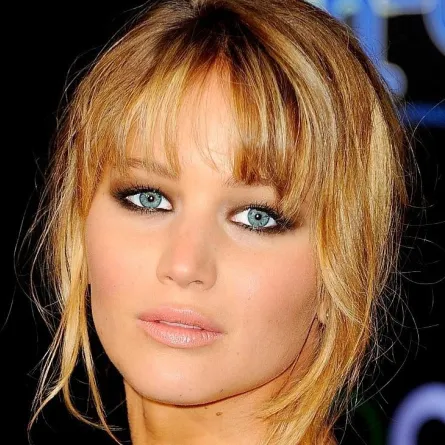 سر كثافة رموش Jennifer Lawrence!