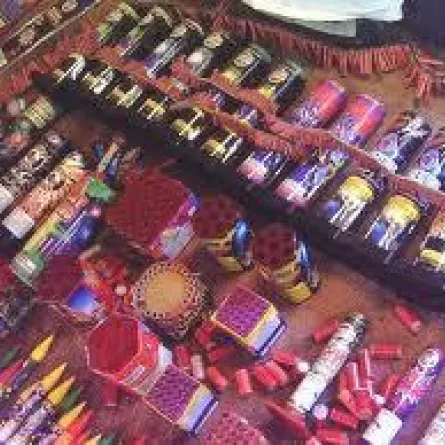 بتر يد طفل سعوديّ بسبب الألعاب الناريَّة