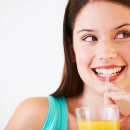 مصاص العصير لتجنب تبقع الأسنان!!