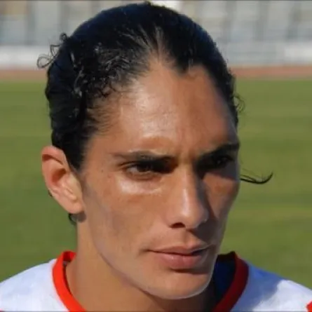 "التونسيــة" فاطمة المليح تتحول لرجل وتترك كرة القدم