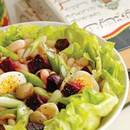 سلطة الشمندر مع الفاصولياء البيضاء