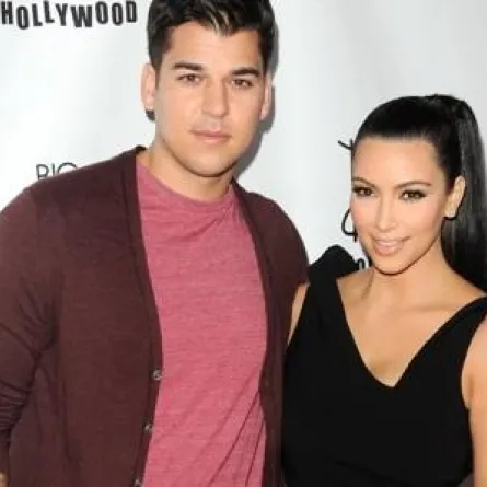 شقيق كيم كاردشيان ينتقدها بسبب حملها