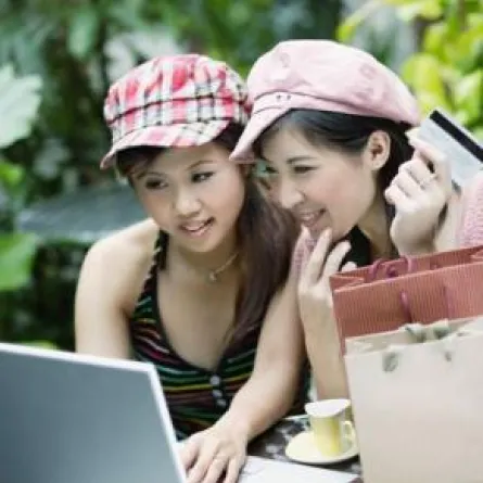 مراهقة تخدر والديها لتستخدم الانترنت